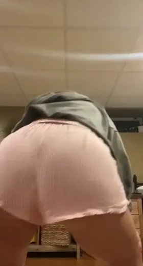 white teen learning how to twerk🥺🥰💞