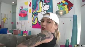 Dakota is so petite and looked so fucking light headed up it's crazy hot with size difference 🥵 RIP queen.