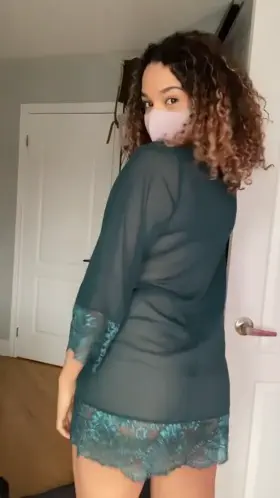 I love matching sets but prefer them off 🤪😏