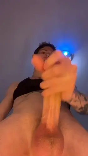 POV, ur on ur knees giving me head