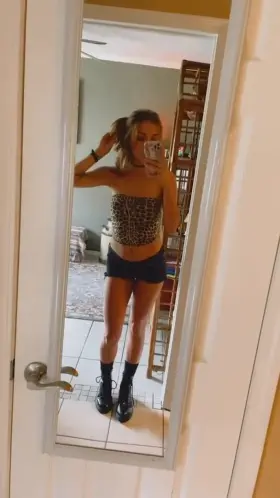 Does this outfit make you want to fuck my face?