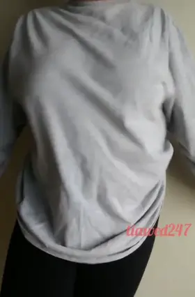 I love comfy, oversized shirts ;)