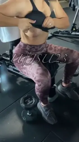 Between 2 sets 🏋🏾‍♀️