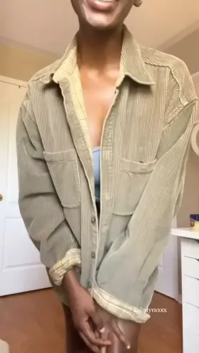 Hi guys❣️here’s my titties to distract from your busy day