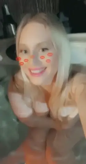 Naked hot tub fun 😜