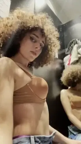 lets share a fitting room? :3