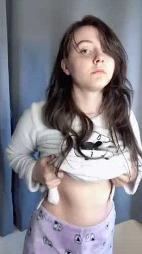 Wanna have some fun with me~?