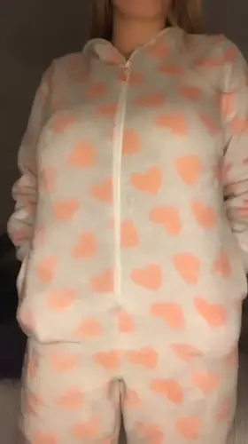 She’s hot 🥵….check below for more!