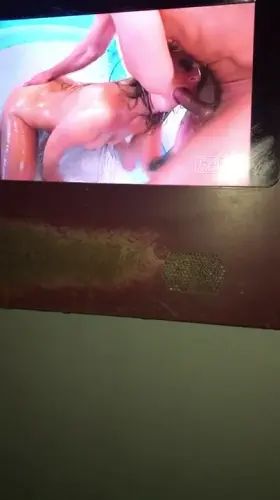 I Love coming to these public booths and jerking off. Knowing there’s people around me really turns me on 🥵🤤