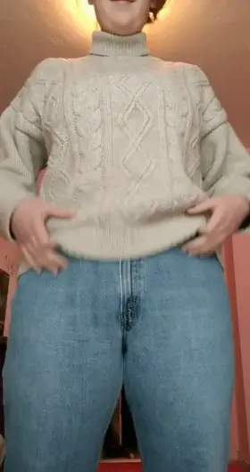 Do u like sweater puppies?? ( ͡°ᴥ ͡° ʋ)