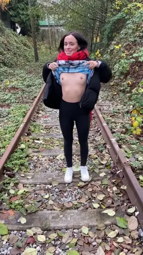 Catch me flashin’ (f)