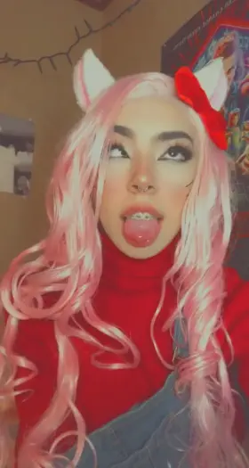 Hello kitty with lots of drool 🤤 😻