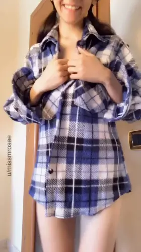 I don’t care how you sort your posts I just want someone to see my Italian little pussy