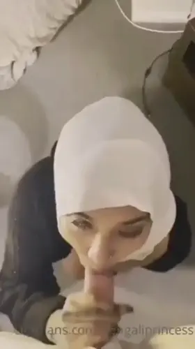 Hijab cumshot [u/Smingers69]