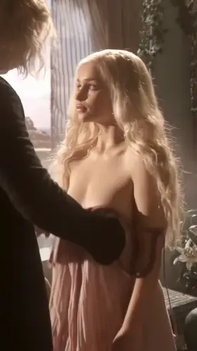 Emilia Clarke's boob jiggle makes me so hard
