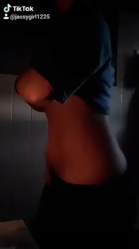 Jassygirl1222 boobs out!