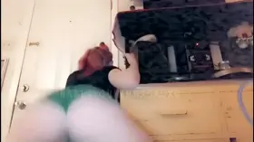 Interact if you like when i bounce my booty 👀🥺