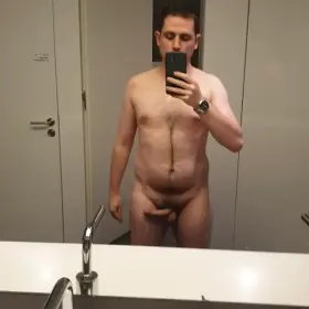 Would you prefer have a peek or caught me from your desk and have some fun ?