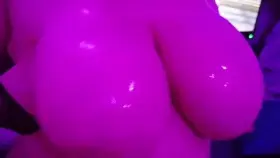 Someone wanna hold these while I apply more oil? 😘