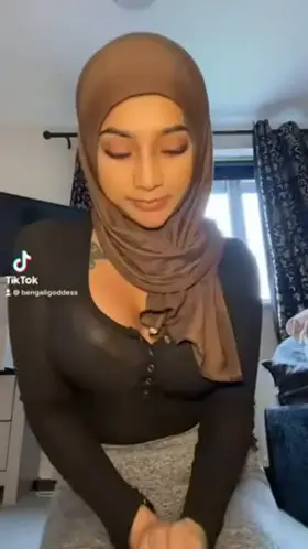 Gorgeous Amateur Hijab Girl - Check B3low