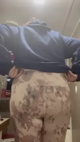 21/F shakin my ass this morning 😜👅