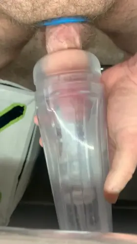 [M39] Do girls like guys who make grunting noises? Click the redgifs link for sound.