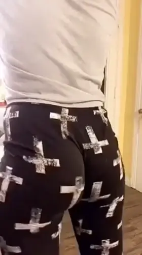 Twerking🍑while I get our drinks🍷🥃 for tonight