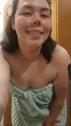 you know my booty is big when the towel gets caught on the way down