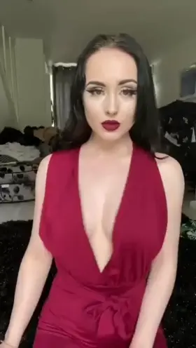 Love teasing guys while smoking 🤤