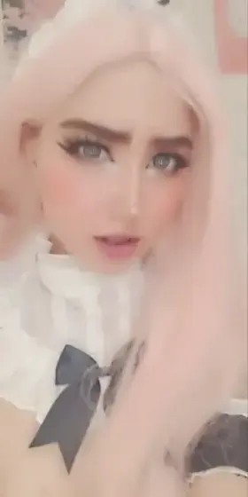 who thinks i’m cute?:)