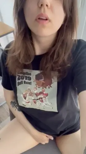 Do you like to watch girls cum?