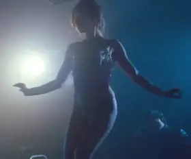 Jennifer Lawrence, dancing