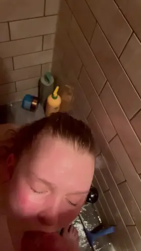 He cums all over my pretty face 😜