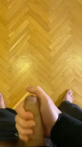 Hey gaybros here's a small normal daily cumshot of mine. Love you.