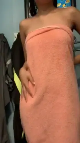 Showing you my petite brown body 😊