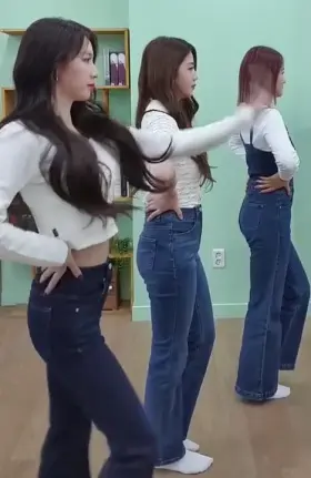 Cherry Bullet - Jiwon, Yuju and Remi