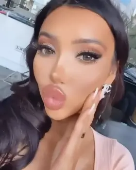 I want to fuck her sexy bimbo face!!
