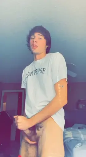 I’m jacking off to you sexy 😉 lemme fuck you with your socks on