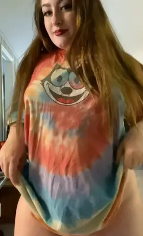 Really feeling myself today, so here’s a peak of the curves I’m hiding under my clothes 😉💕