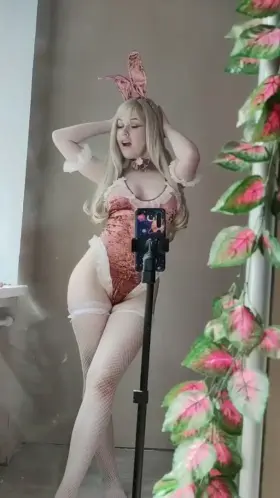 Hi 🥰 I'm Kimmy, I love doing sexy cosplay, solo videos and customs for you 😉 Cum sext me up and let's get naughty 🥵🥵