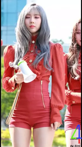 Dreamcatcher - Yoohyeon Thigh Gap