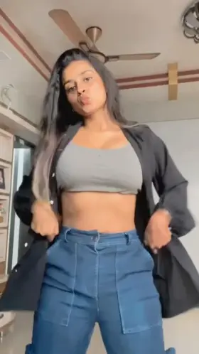 Imagine Suhana Khan riding you with those moves