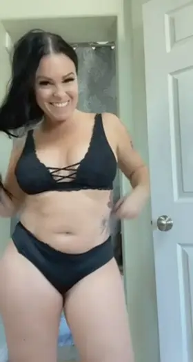 Good morning sexy … here’s a reveal and a twerk for you this morning