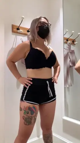 Bounce bounce in the fitting room