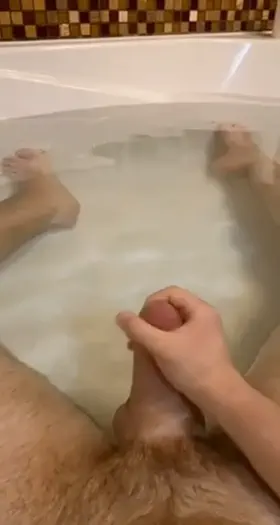 rub a dub dub 🐤 cum in the tub