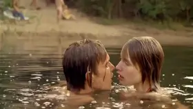 A swim and a camping fire on the beach (Anna Bruggemann, Nadine Warmuth, Karoline Hugler, Mirjam Neebe - Kleinruppin Forever (DE2004))