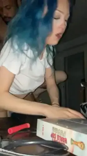 Got fucked all round this strangers kitchen on the way home to hubby😏