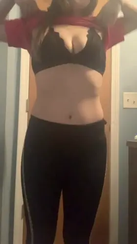 Being shown off makes me so horny [video]