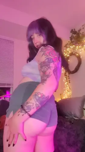 u should be smacking my booty instead :)