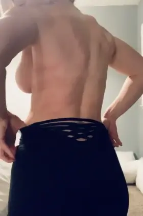 Like my yoga pants? After gym [F]lash before hopping in the shower 🚿 🧼